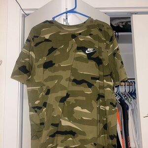 Nike camo shirt XL 🤩